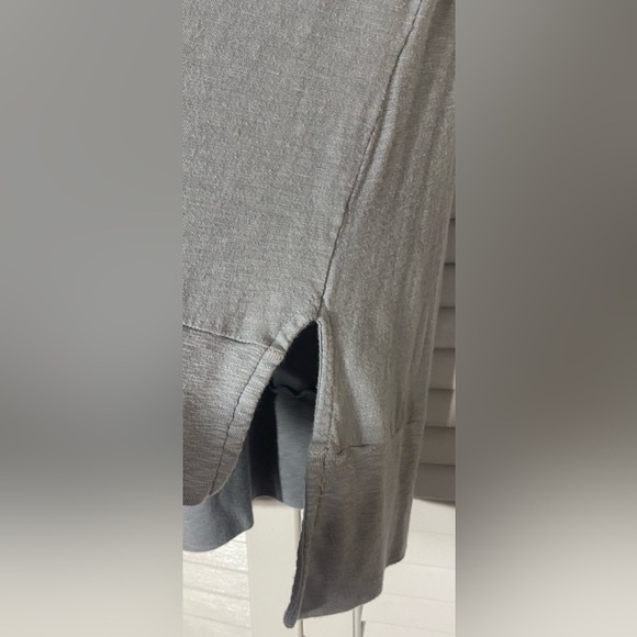 Michael Stars Grey Long Sleeve Blouse, Size OS, Soft, Lightweight, V-neck - Picture 5 of 7